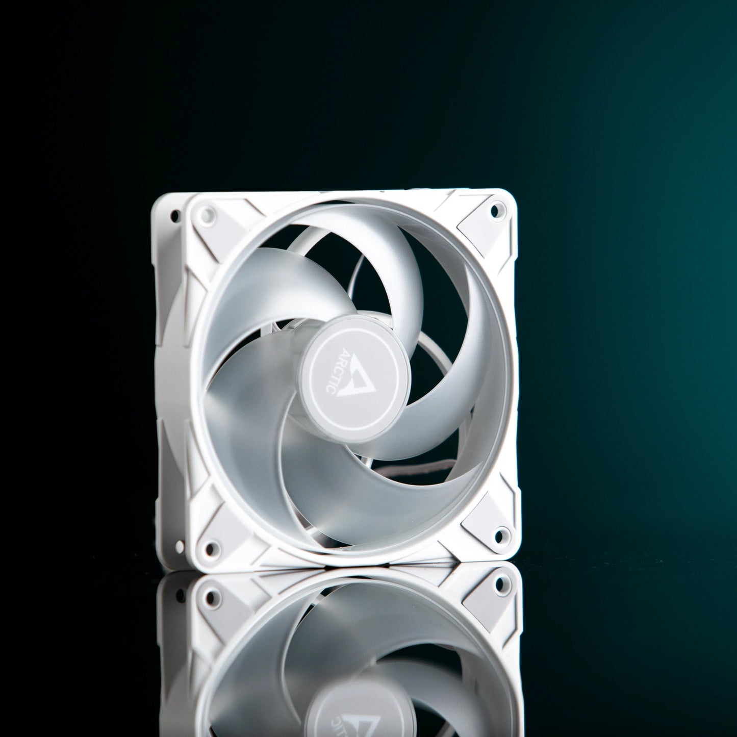 Arctic Cooling P12 PST 120mm ARGB PWM Case Fan - White Ordinary Cooling Gear
