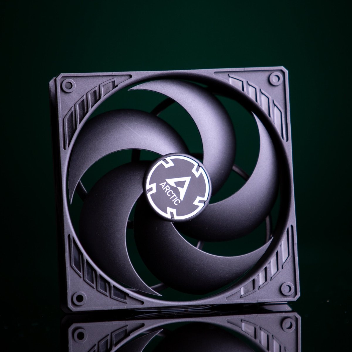 Arctic Cooling P14 PWM PST 140mm Pressure-Optimised Fan - Black - Ordinary Cooling Gear