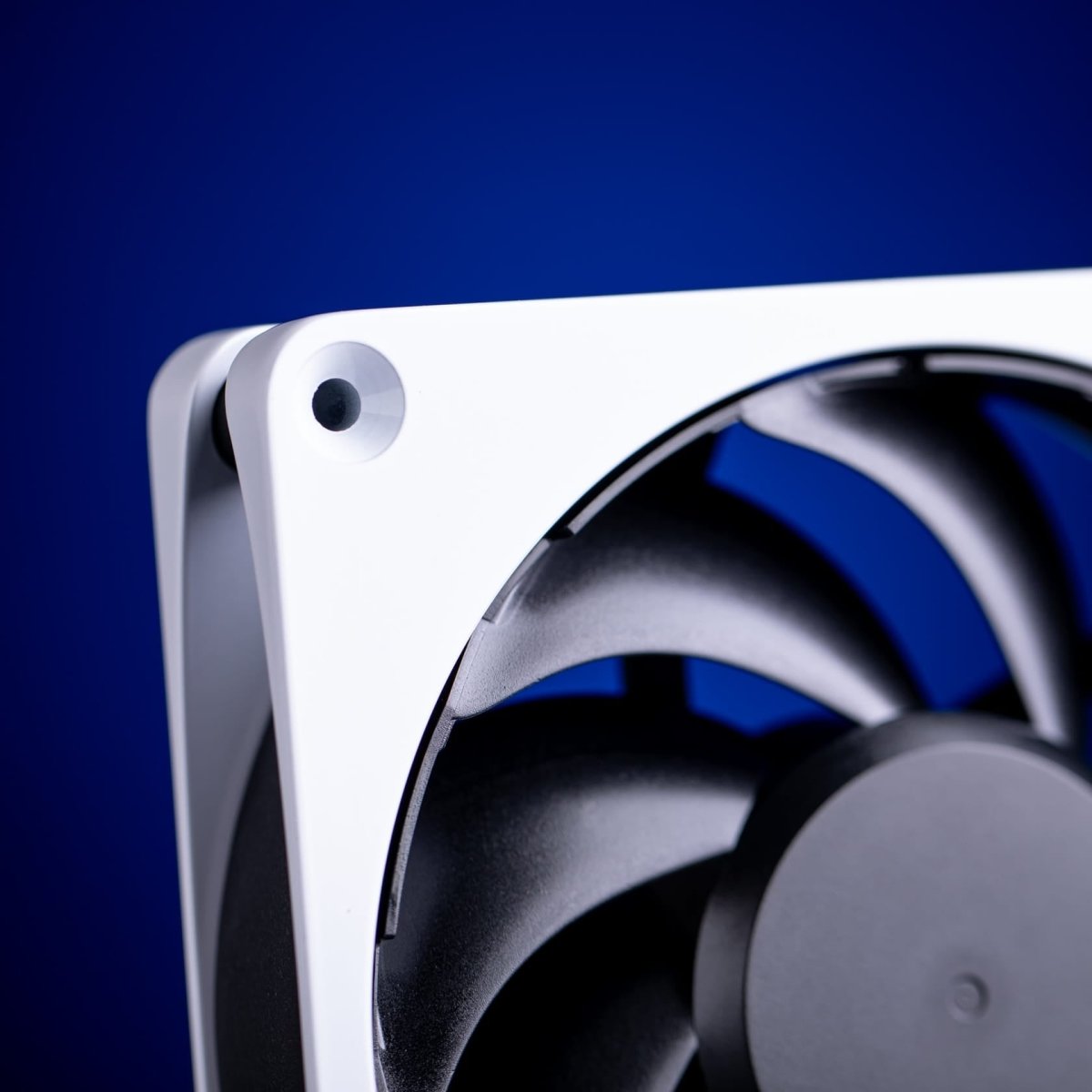 Alphacool Apex Stealth 120mm Power Metal Fan - White Ordinary Cooling Gear