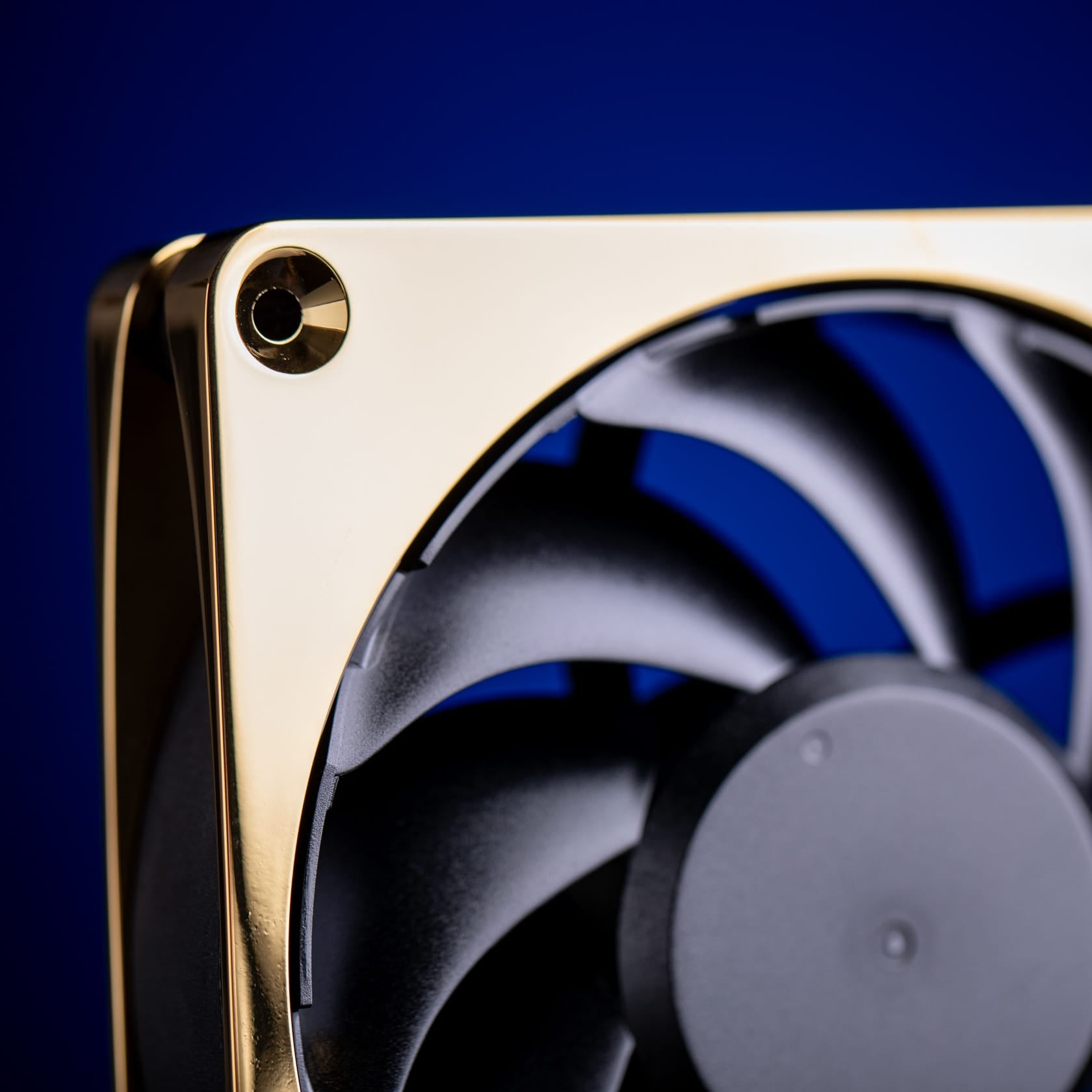Alphacool Apex Stealth 120mm Power Metal Fan - Gold - Ordinary Cooling Gear